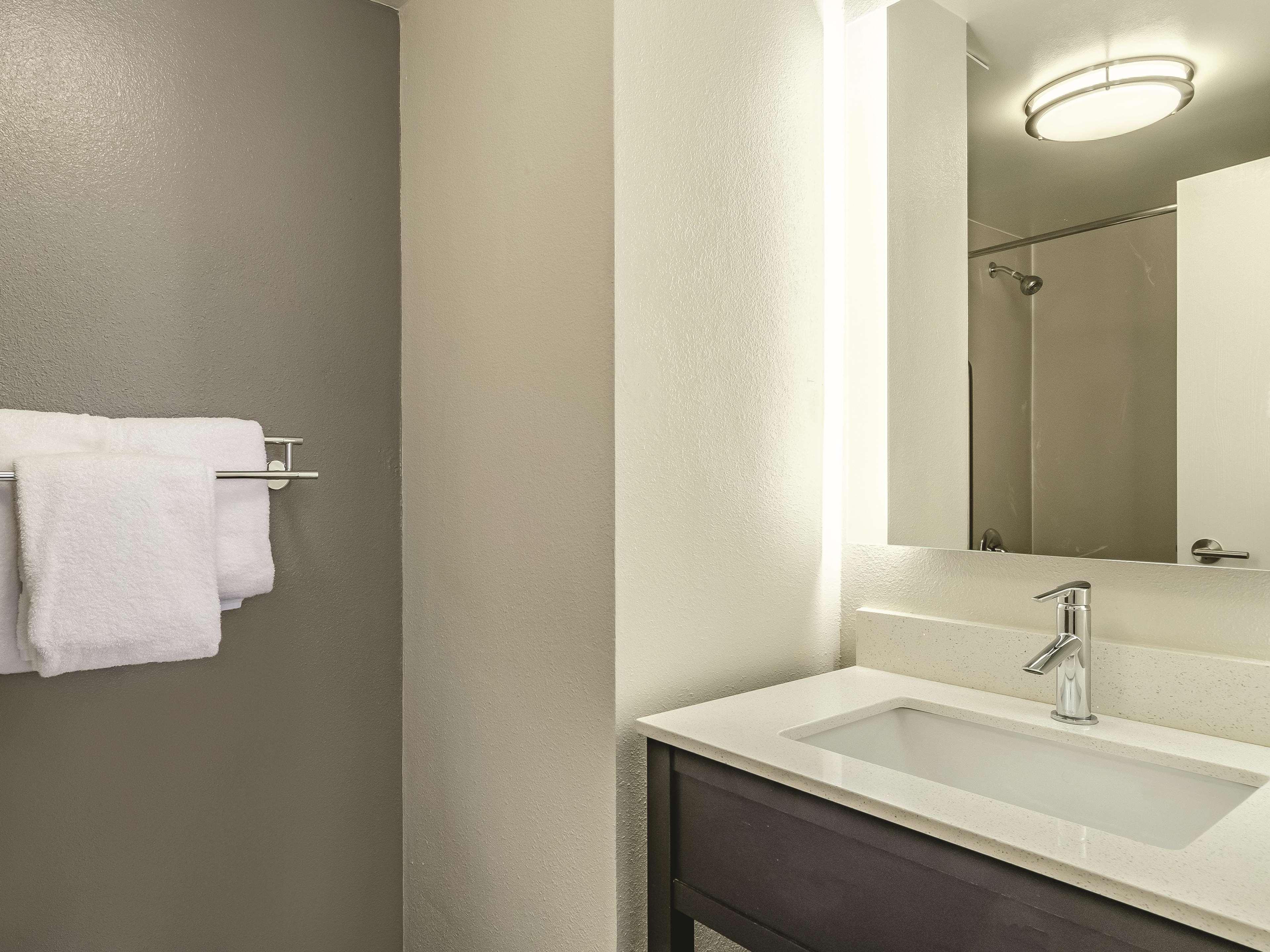 מלון La Quinta By Wyndham Warwick Providence Airport מראה חיצוני תמונה
