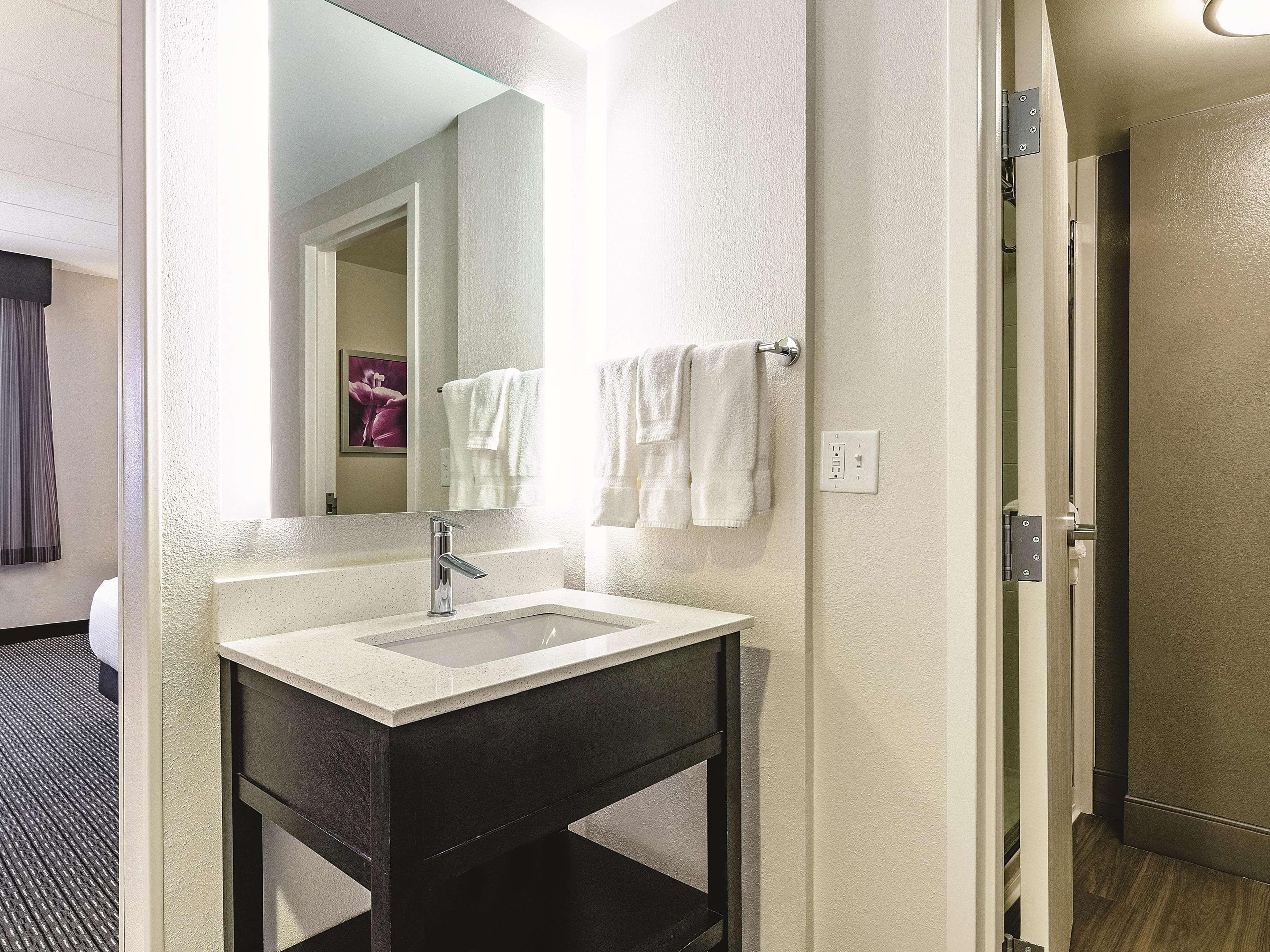 מלון La Quinta By Wyndham Warwick Providence Airport מראה חיצוני תמונה