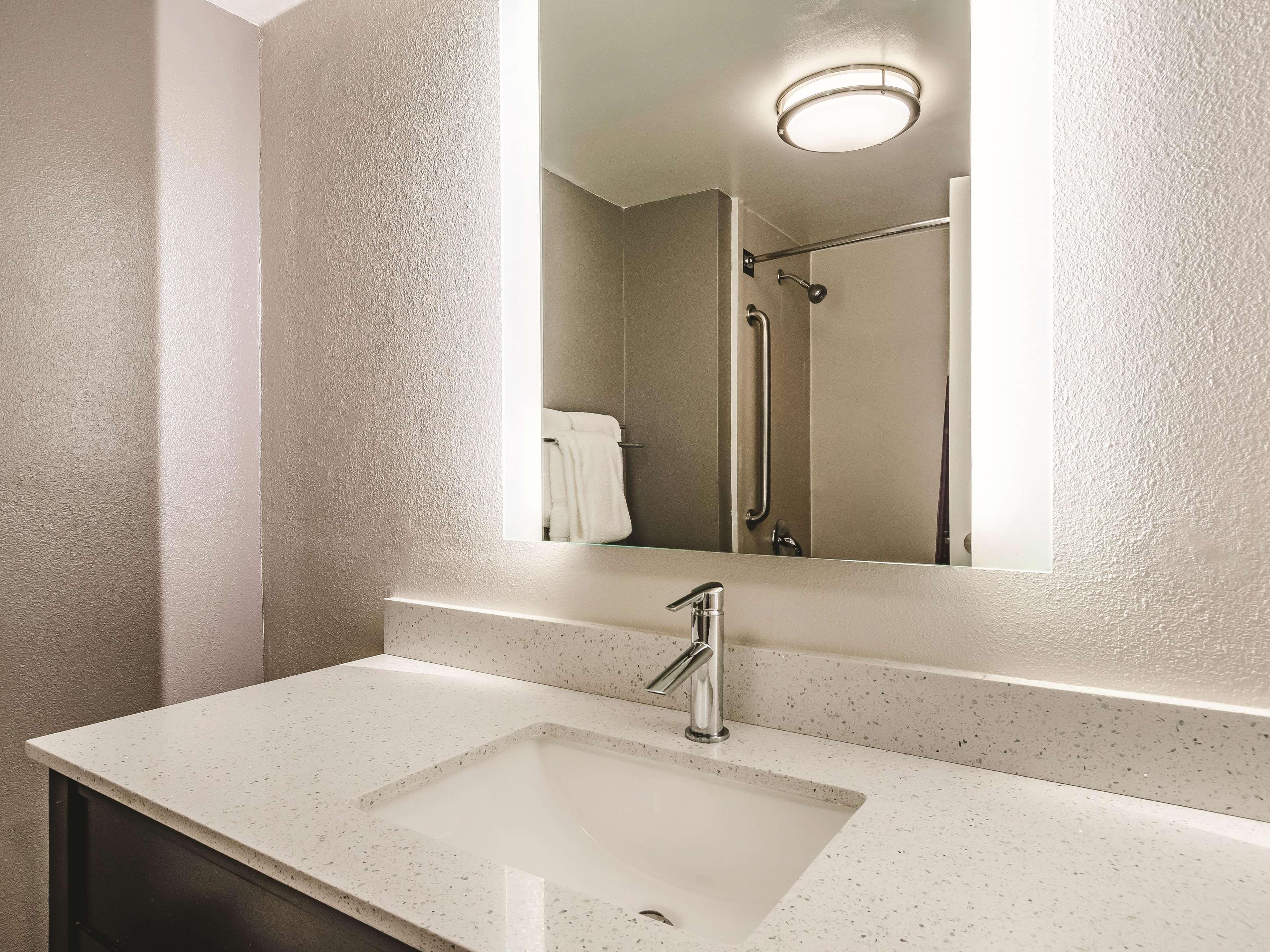 מלון La Quinta By Wyndham Warwick Providence Airport מראה חיצוני תמונה