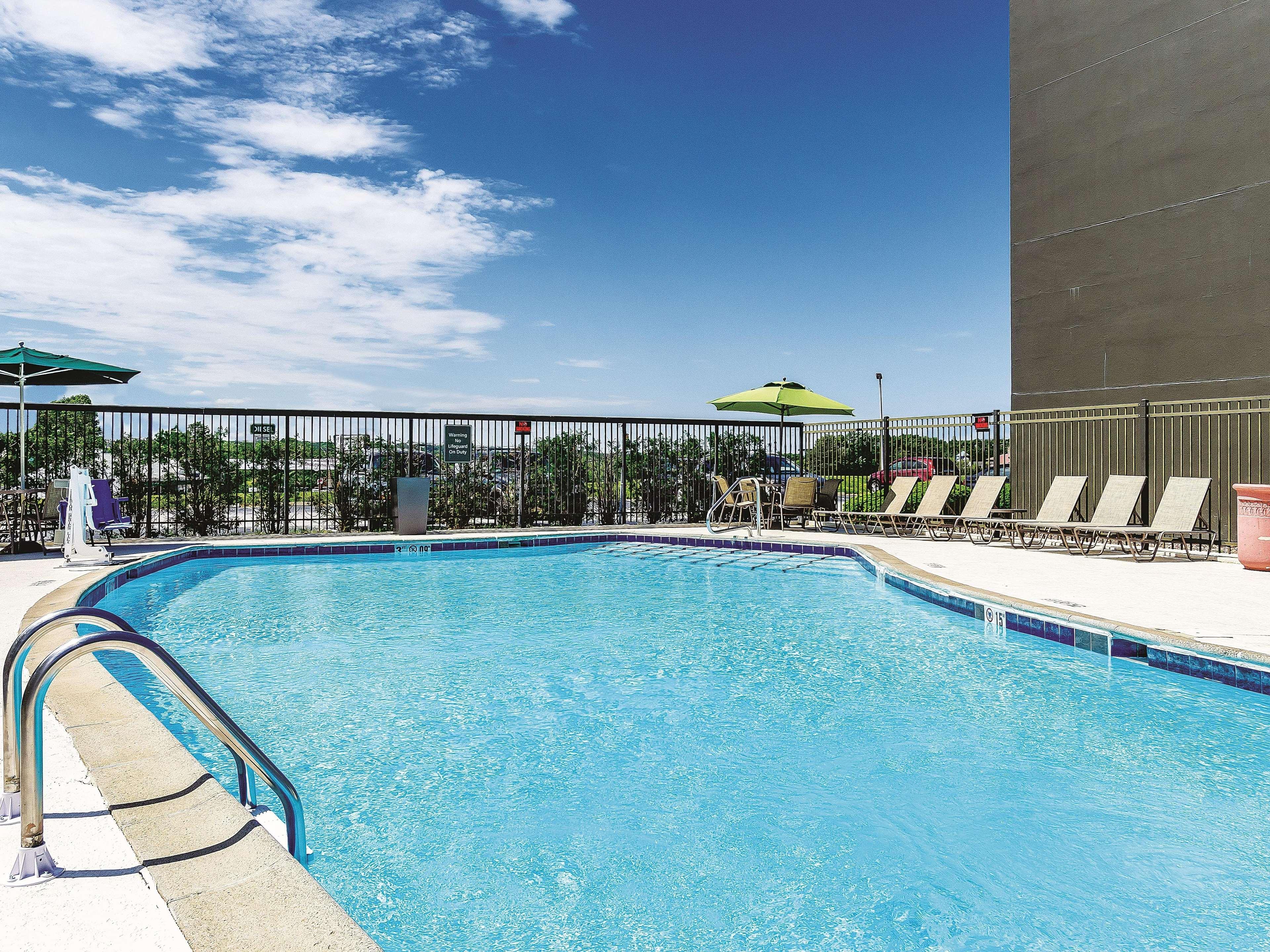 מלון La Quinta By Wyndham Warwick Providence Airport מראה חיצוני תמונה
